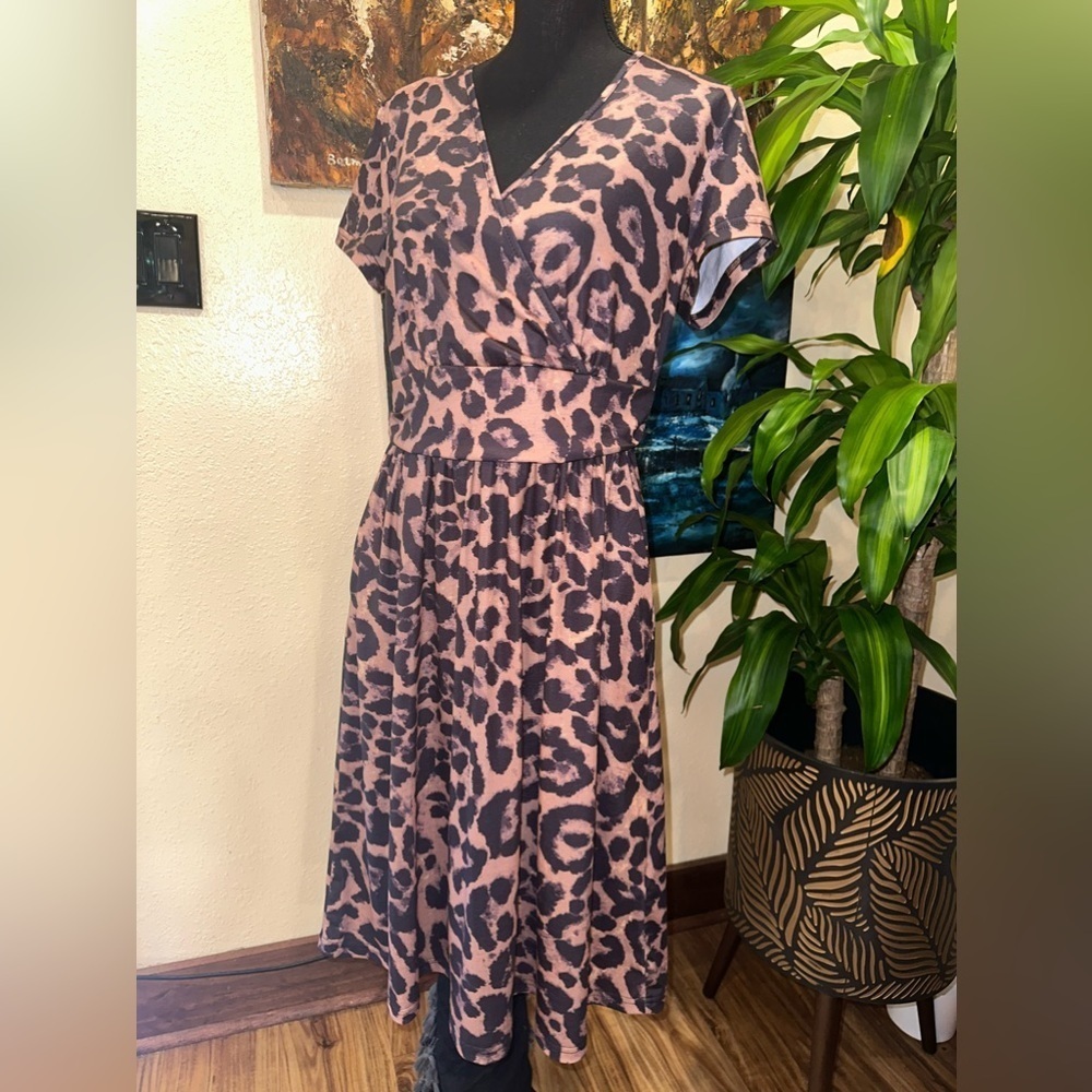 NWT Ouges Women's Animal Print Faux Wrap Band Waist Brown Cocktail Dress Sz L - Picture 2 of 10